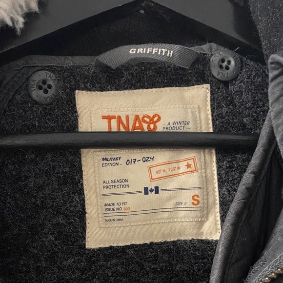 Aritzia tna grey Griffith hooded parka small preloved (button repair needed) - Picture 3 of 9